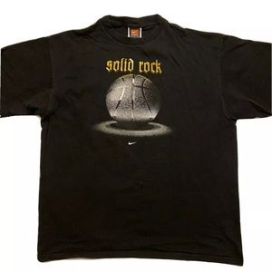 Vintage early 00s Nike basketball T-shirt